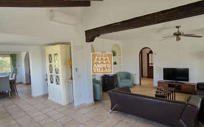 Beautiful and spacious Mediterranean villa with large terraces.